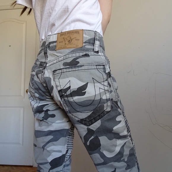 TRUE RELIGION GREY CAMO PANTS - Picture 5 of 6